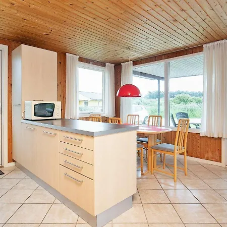 Three-bedroom Holiday In Hjorring 8 *